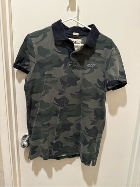 Hollister Men's Logo Patch Polo - Olive Green & Cream